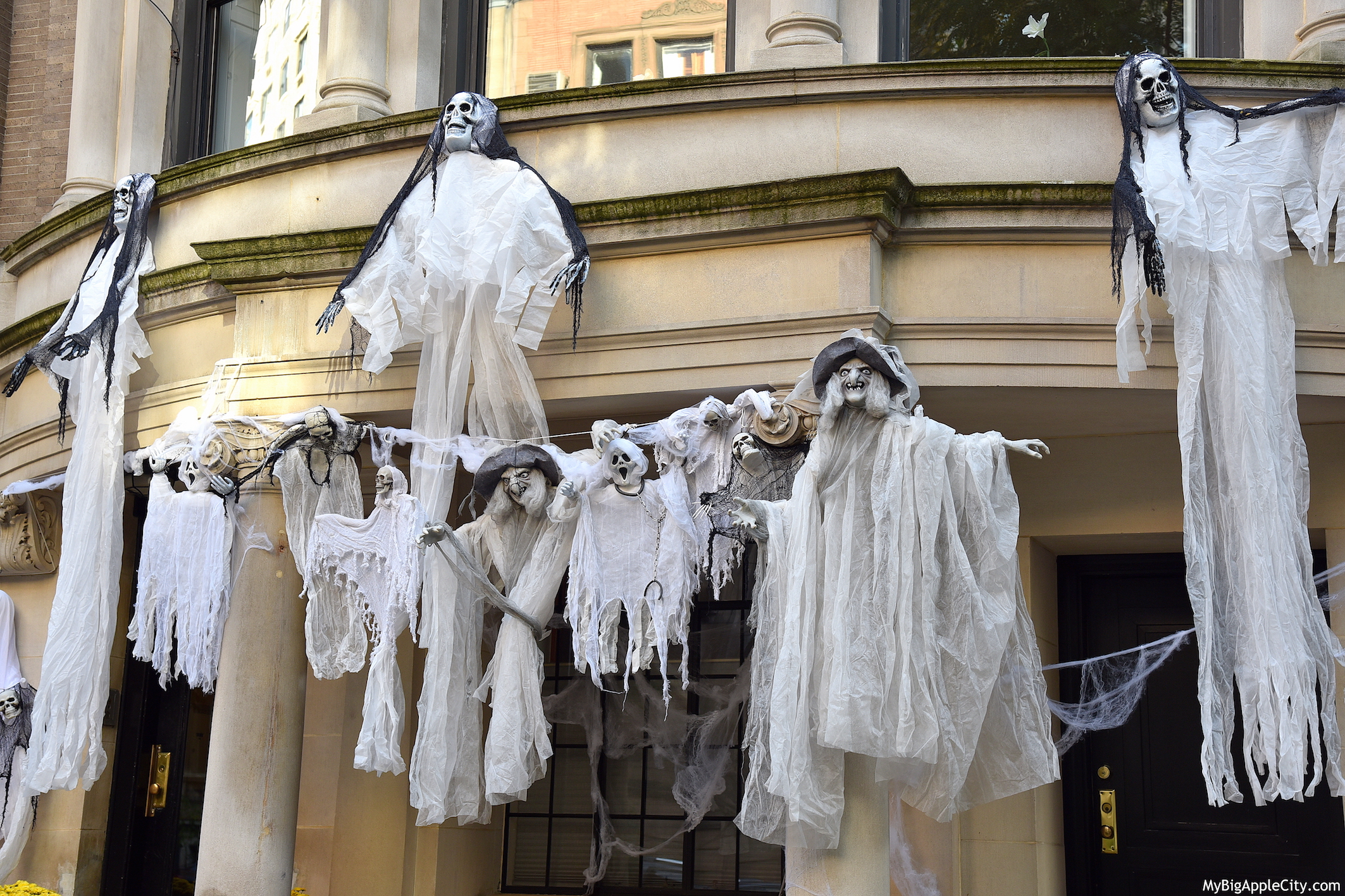 Ghost-Halloween-NYC-2015-travelblog-mybigapplecity