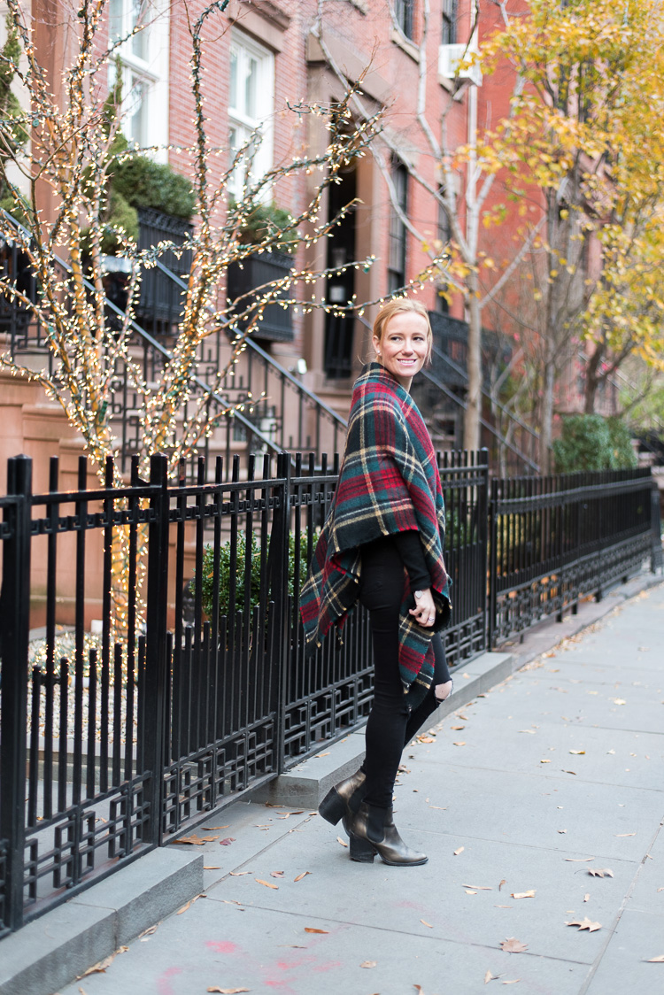 Fashion blogger in New York Oversized Scarf