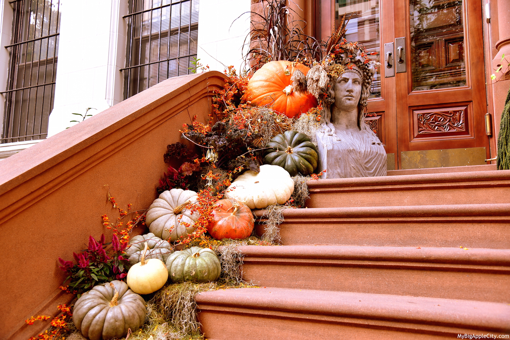 Halloween-nyc-house-decoration-upper-west-side-manhattan