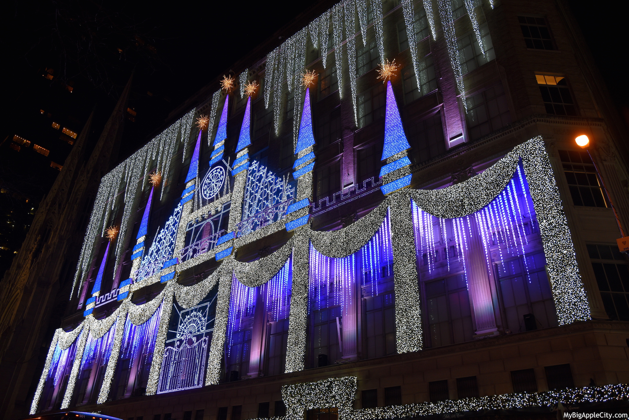 Saks-Noel-Illuminations-New-York-Blog-Voyage-MyBigAppleCity