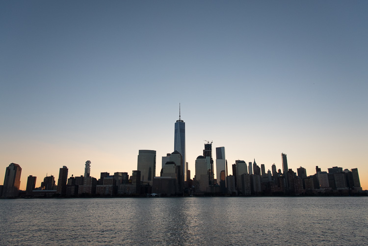 Regarder le lever du soleil sur Manhattan